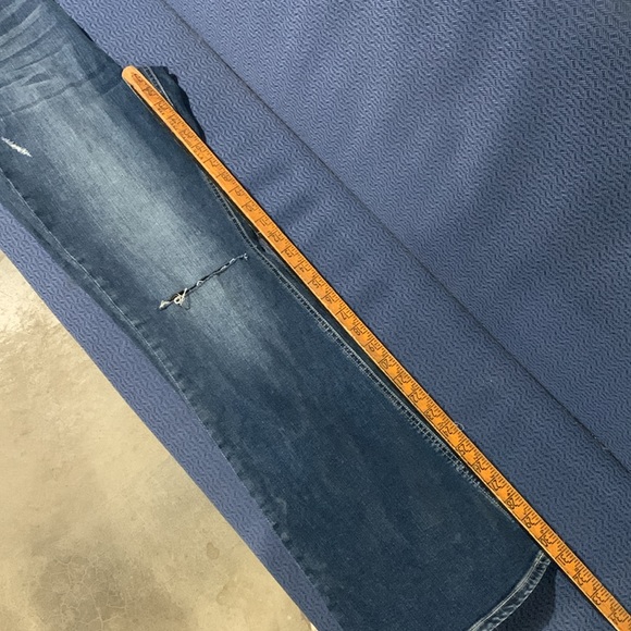 Sneak peek Flare Jeans - Picture 8 of 8